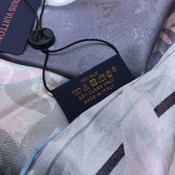 Louis Vuitton Scarf LVS00115